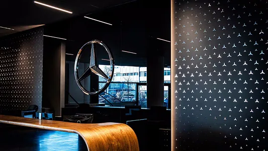 Mercedes-Benz отложит выплату премий сотрудникам и хочет увеличить рабочую неделю