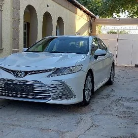 Toyota Camry 2021