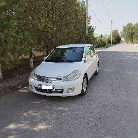 Nissan Versa 2011