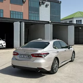Toyota Camry 2021
