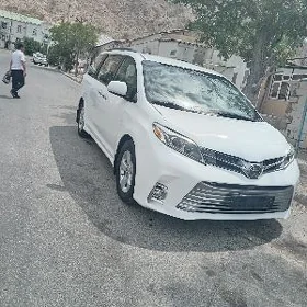 Toyota Sienna 2020