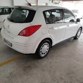 Nissan Tiida 2011