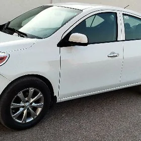 Nissan Versa 2012