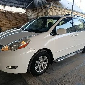 Toyota Sienna 2008