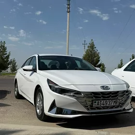 Hyundai Elantra 2022