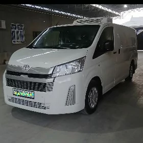Toyota Hiace 2021