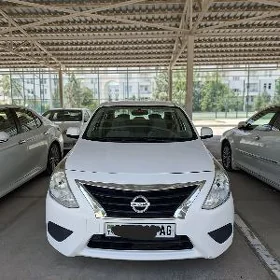 Nissan Sunny 2022