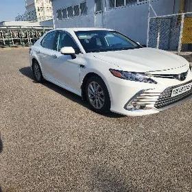 Toyota Camry 2021