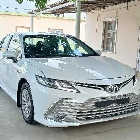Toyota Camry 2021
