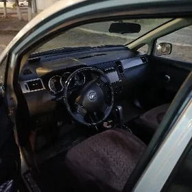 Nissan Versa 2012