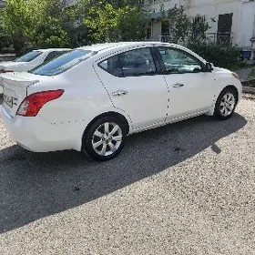 Nissan Versa 2011