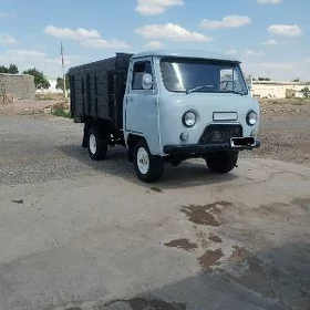UAZ 469 1990
