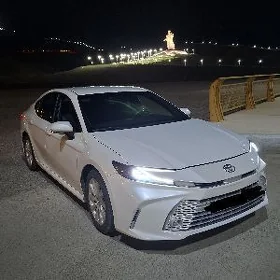 Toyota Camry Hybrid 2025