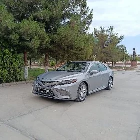 Toyota Camry 2021