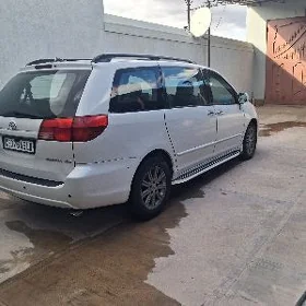 Toyota Sienna 2004