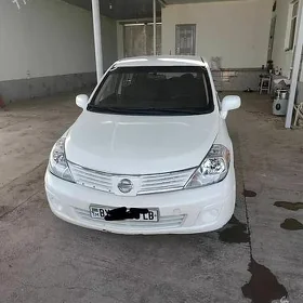 Nissan Versa 2010