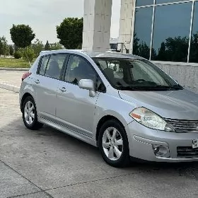 Nissan Versa 2011
