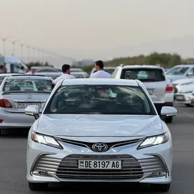 Toyota Camry 2021