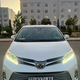 Toyota Sienna 2018