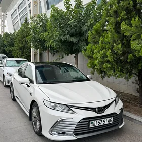 Toyota Camry 2021