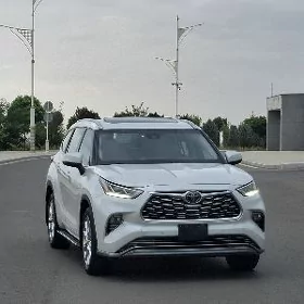 Toyota Highlander 2021