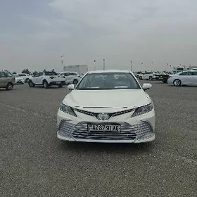 Toyota Camry Hybrid 2021