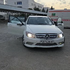 Mercedes-Benz C300 2011
