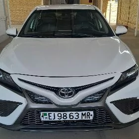 Toyota Camry 2021