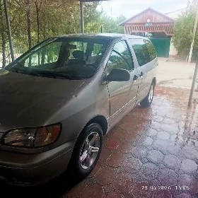 Toyota Sienna 2001
