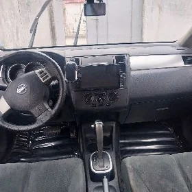 Nissan Versa 2010