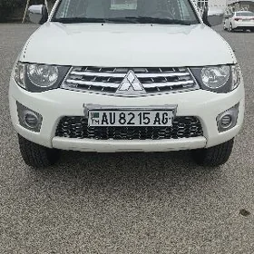 Mitsubishi L200 2012