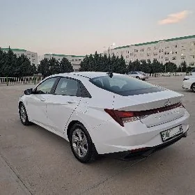 Hyundai Elantra 2022