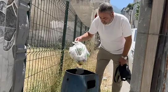 Türkiýede bir aýal ýalňyşlyk bilen 1 kg altyny zibile zyňdy