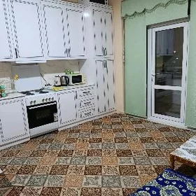 KOMNAT bar taze Gurtlyda