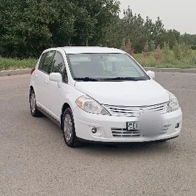 Nissan Versa 2011