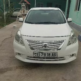 Nissan Versa 2012