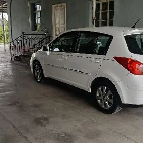 Nissan Versa 2012