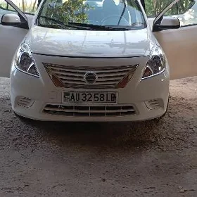 Nissan Versa 2012