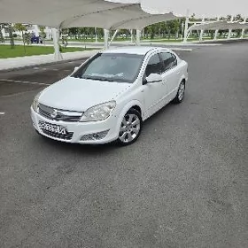 Opel Astra 2011