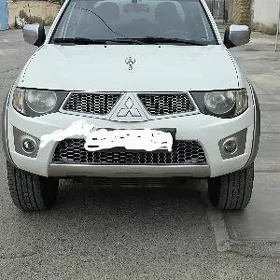 Mitsubishi L200 2012