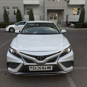 Toyota Camry 2021