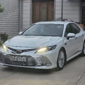 Toyota Camry 2021