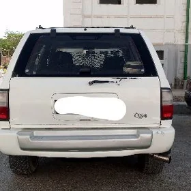 Infiniti QX4 1997