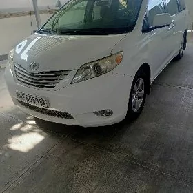 Toyota Sienna 2010