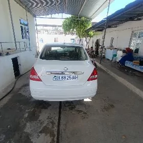 Nissan Versa 2012