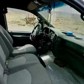 Hyundai H-1 2005