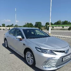 Toyota Camry 2021