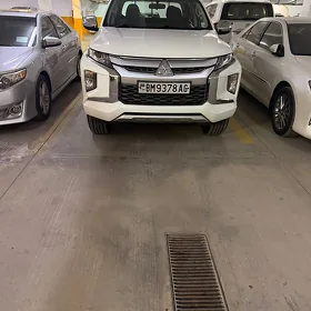Mitsubishi L200 2020