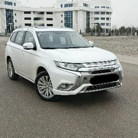 Mitsubishi Outlander 2023