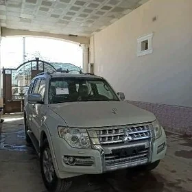 Mitsubishi Pajero 2021